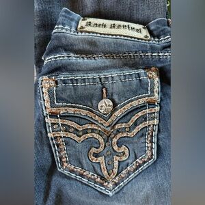 Rock Revival 32 Mid Rise Curvy Crop